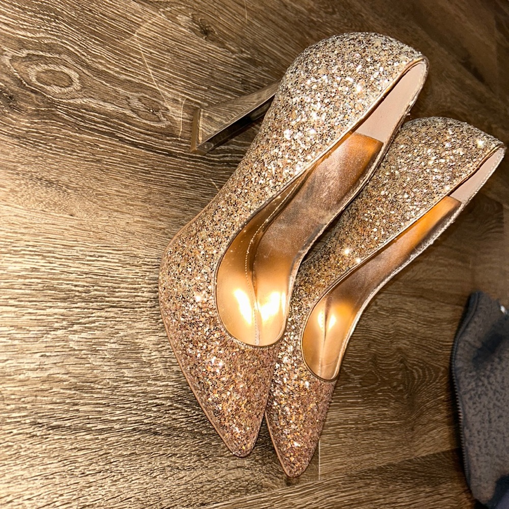 Gold, CUTE heels!